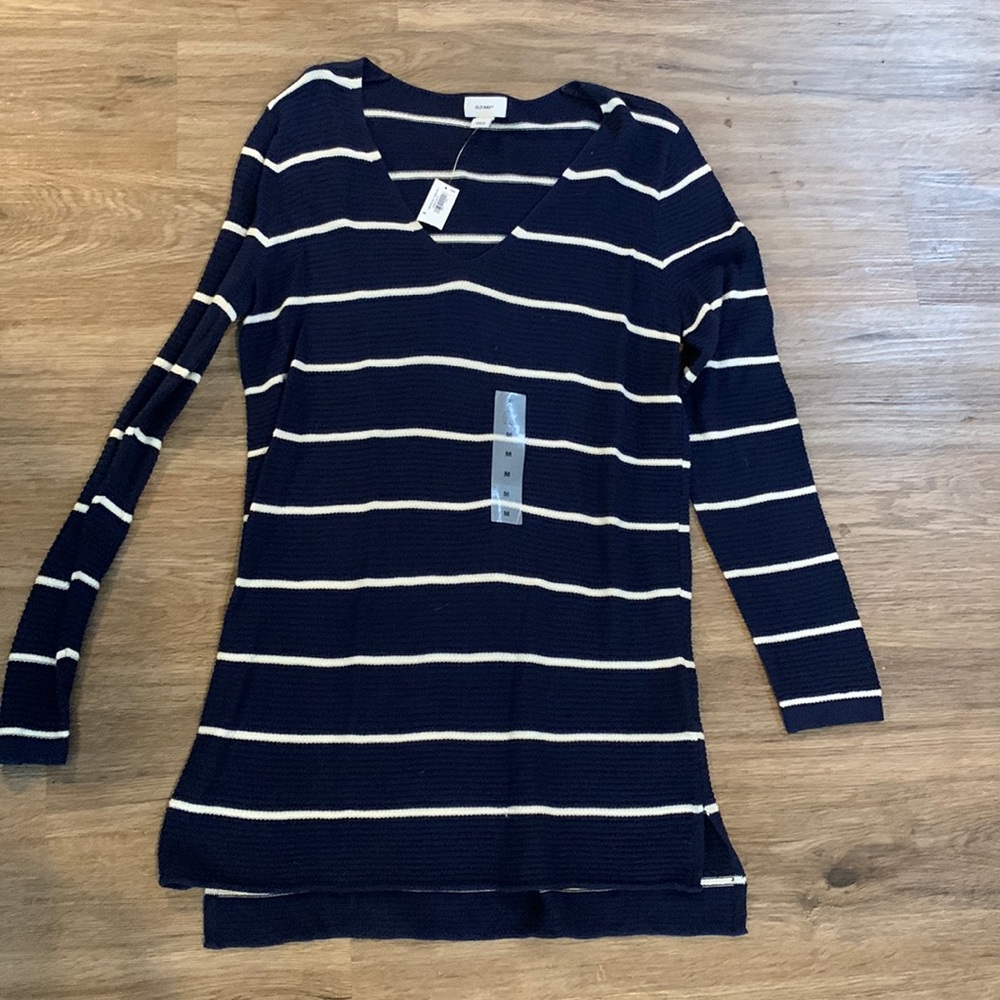 Long sleeve V-neck sweater